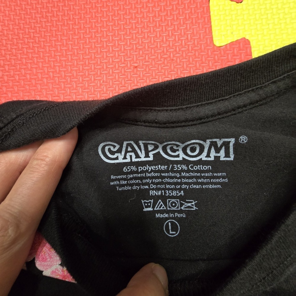 Street Fighter Capcom Graphic T-Shirt Men's Large Black Ryu Ken Pixel Sakura L - Picture 5 of 7